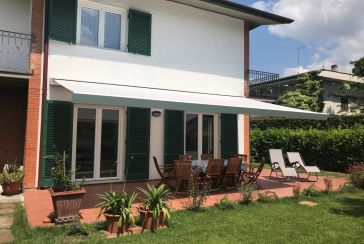 Foto Casa Bi/Trifamiliare Rif.AF373 in affitto-stagionale situato a Forte dei Marmi