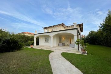 Main photo about Villa Ref.AF003 for seasonal-rent located in Forte dei Marmi