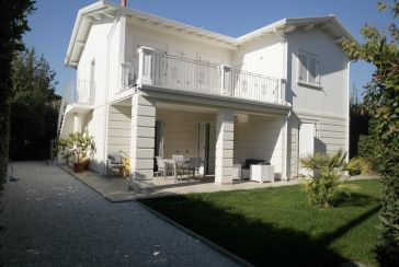 Foto Villa Rif.AF258 in affitto-stagionale situato a Forte dei Marmi