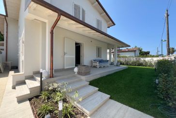 Foto Villa Rif.AF001 in affitto-stagionale situato a Forte dei Marmi