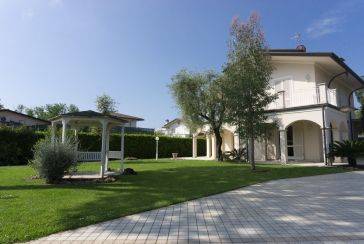 Foto Villa Rif.AF321 in affitto-stagionale situato a Forte dei Marmi