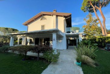 Foto Villa Rif.AF479 in affitto-stagionale situato a Forte dei Marmi