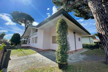 Foto Villa Rif.AF497 in affitto-stagionale situato a Forte dei Marmi