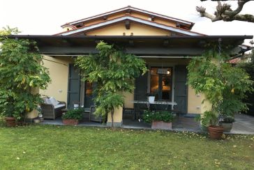 Foto Villa Rif.AF541 in affitto-stagionale situato a Forte dei Marmi