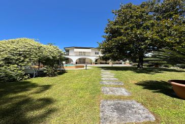 Foto Villa con Piscina Rif.AF376 in affitto-stagionale situato a Forte dei Marmi