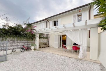 Foto Casa Bi/Trifamiliare Rif.F967 in vendita situato a Forte dei Marmi