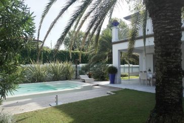 Main photo about Villa with swimming pool Ref.F951 for sale located in Forte dei Marmi