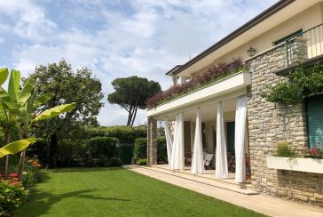 Main photo about Villa Ref.F962 for sale located in Forte dei Marmi