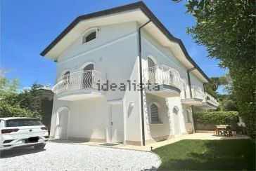 Foto Villa Rif.F964 in vendita situato a Forte dei Marmi